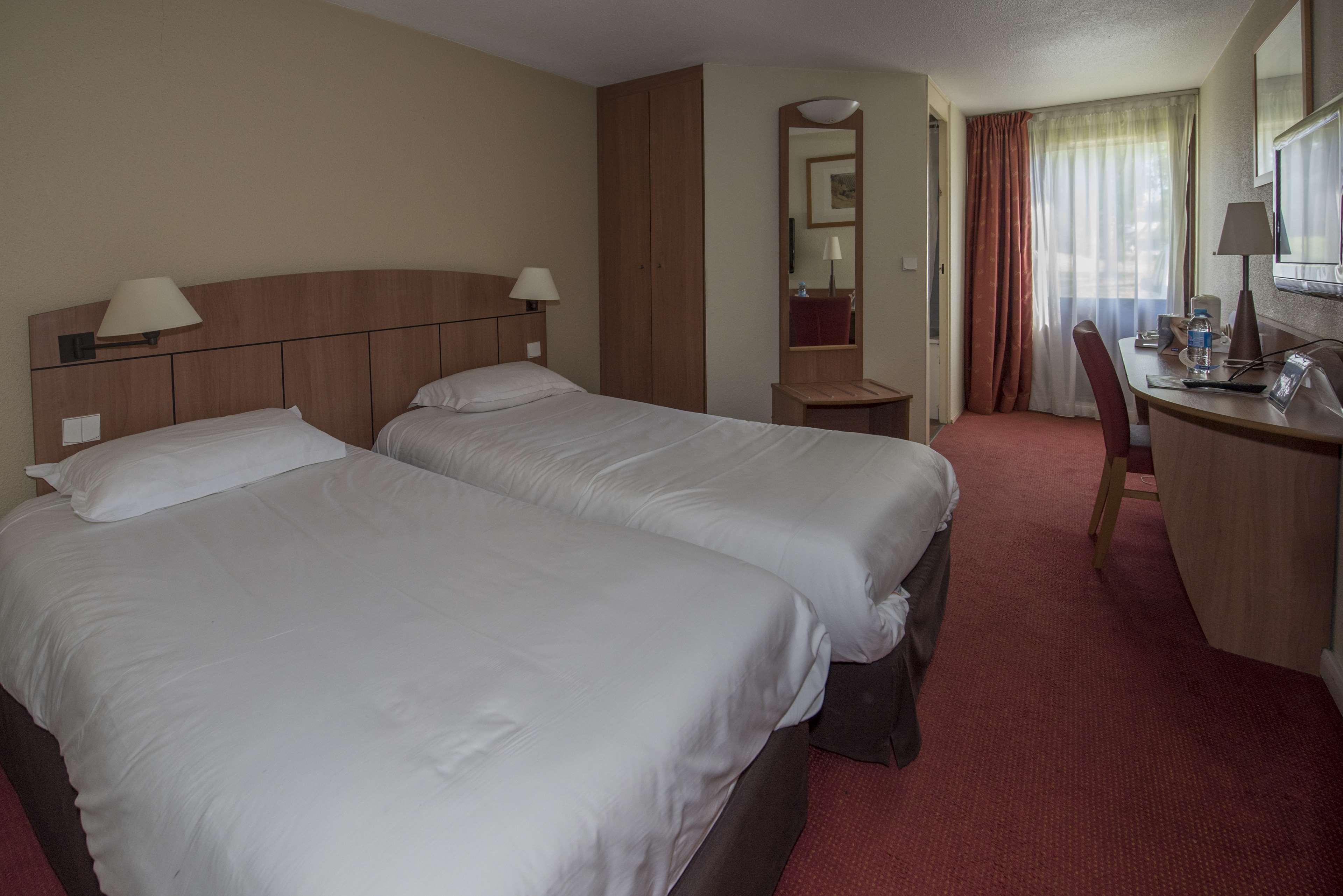 Kyriad Geneve St-Genis-Pouilly Сен-Жени-Пуйи Екстериор снимка