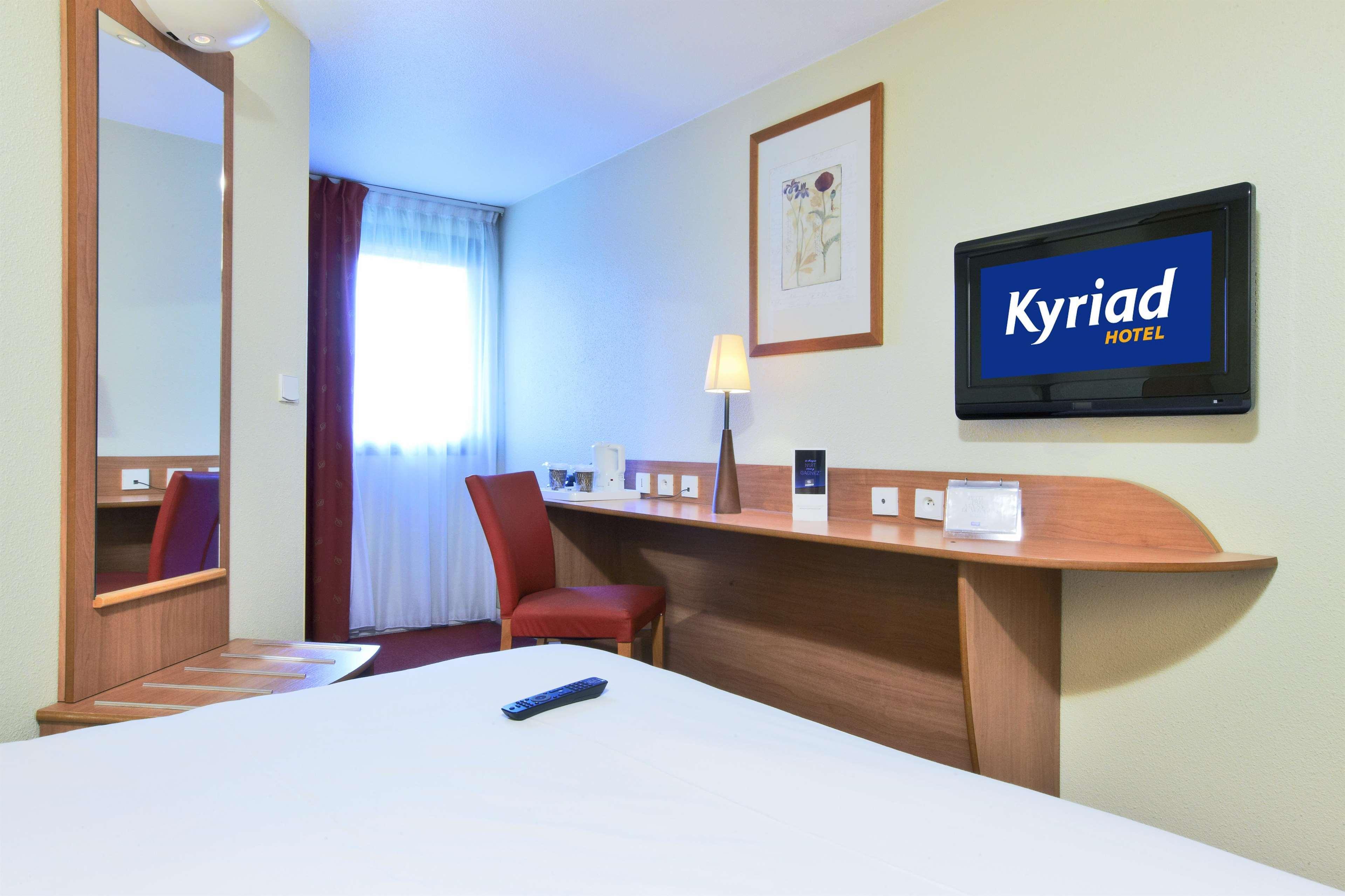 Kyriad Geneve St-Genis-Pouilly Сен-Жени-Пуйи Екстериор снимка