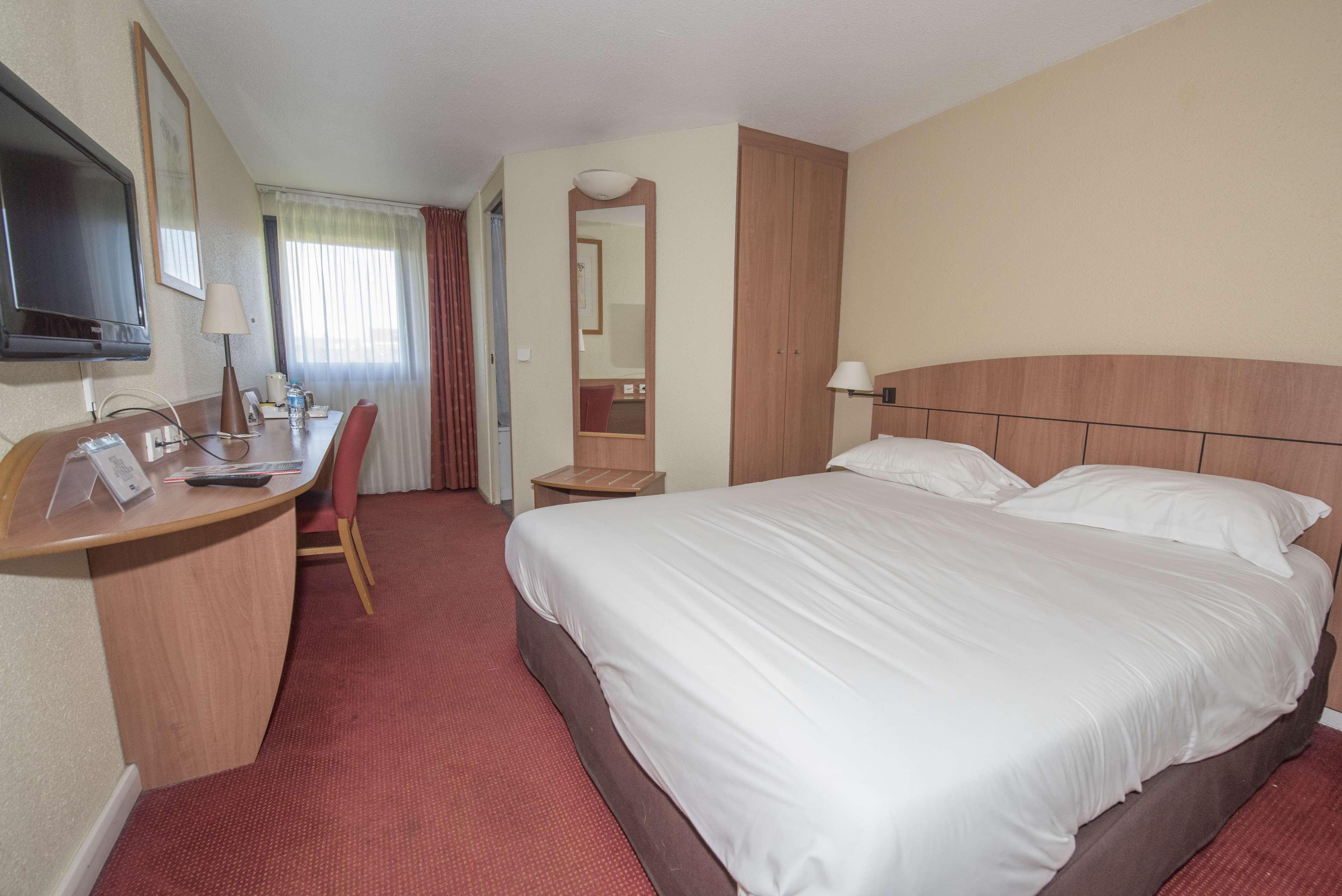 Kyriad Geneve St-Genis-Pouilly Сен-Жени-Пуйи Екстериор снимка
