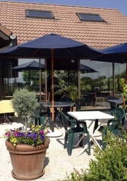 Kyriad Geneve St-Genis-Pouilly Сен-Жени-Пуйи Ресторант снимка