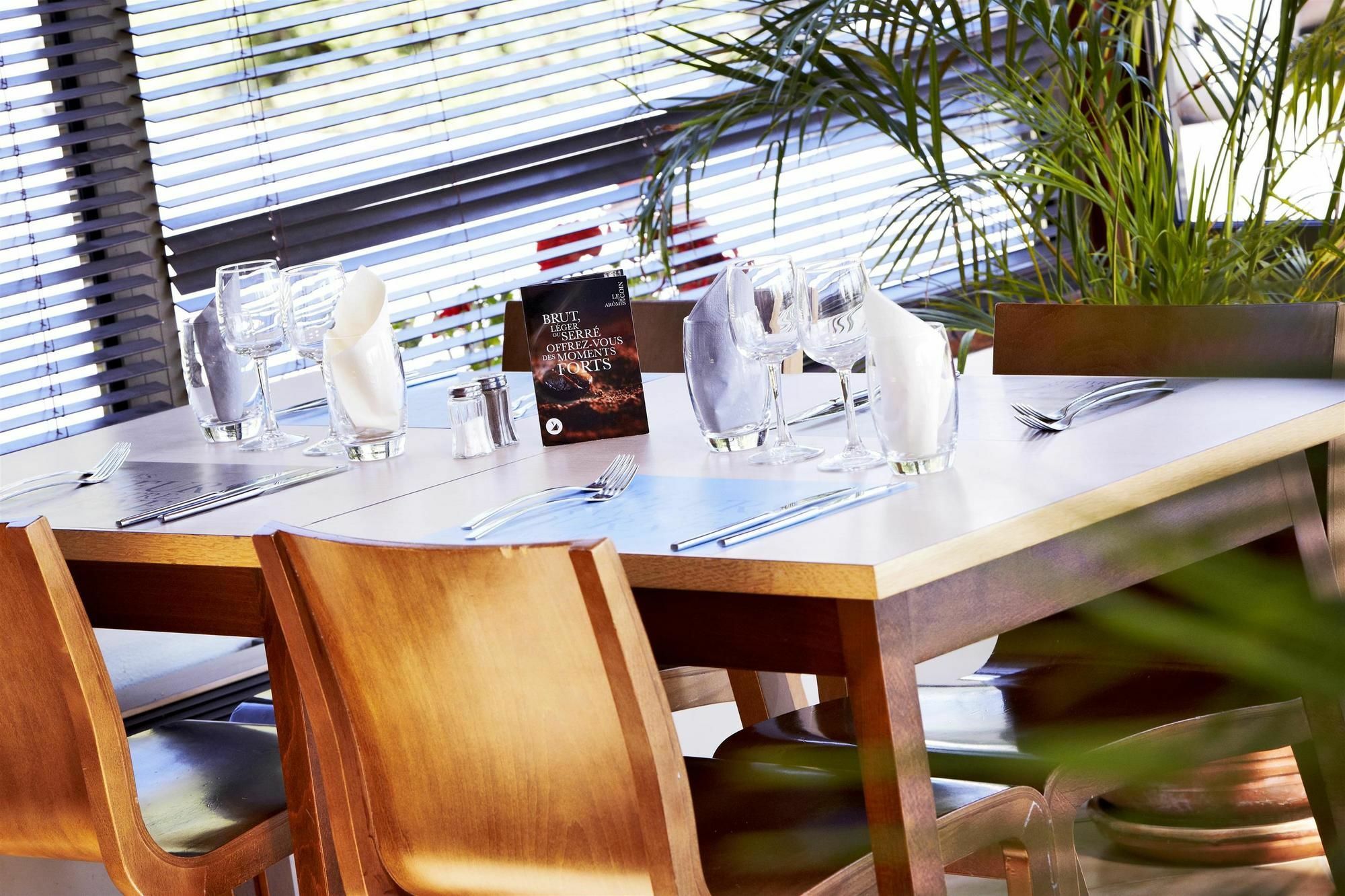 Kyriad Geneve St-Genis-Pouilly Сен-Жени-Пуйи Екстериор снимка